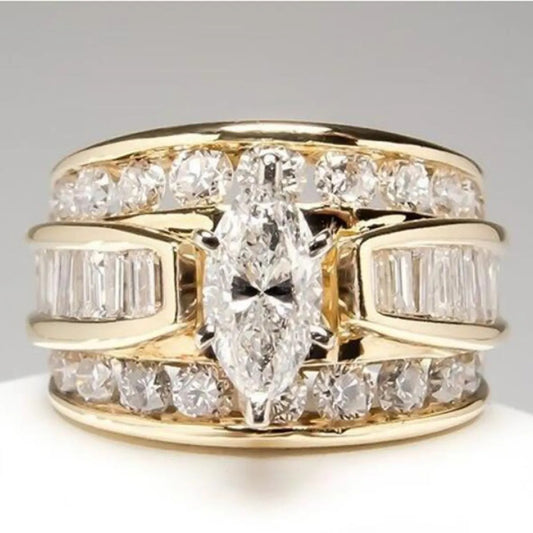 Elegant Crystalline Hollow Gold Ring