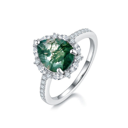 Elegant 14K Gold Rounded Crystal Ring