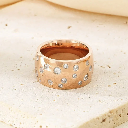 Vintage Inlaid Garnet & White Zirconia Gold Ring